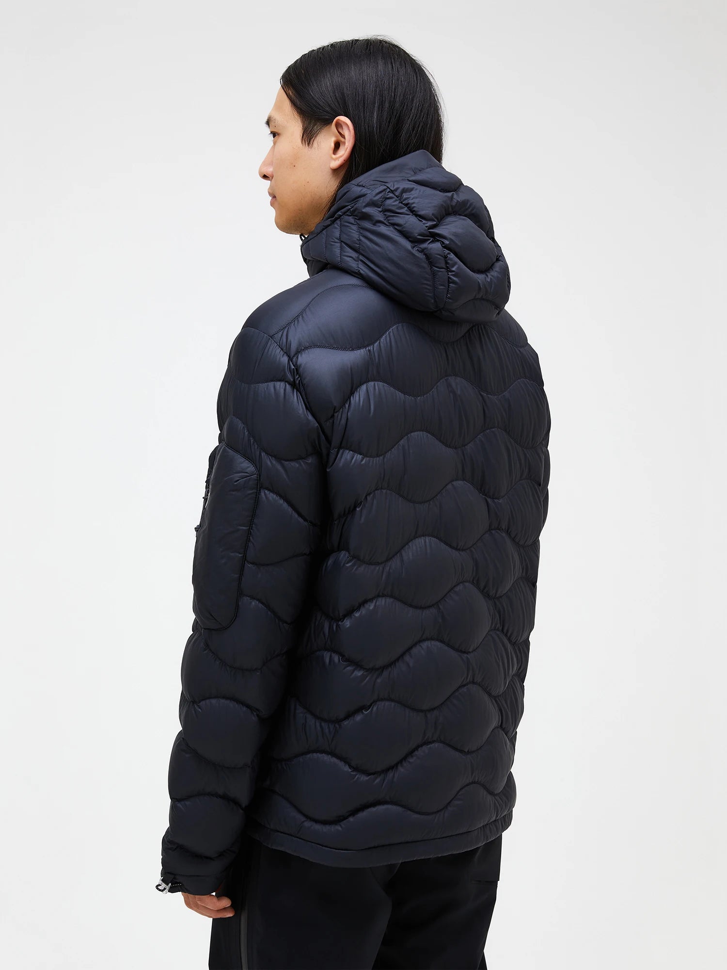 peak-performance-miesten-untuvatakki-helium-utility-down-hood-musta-2