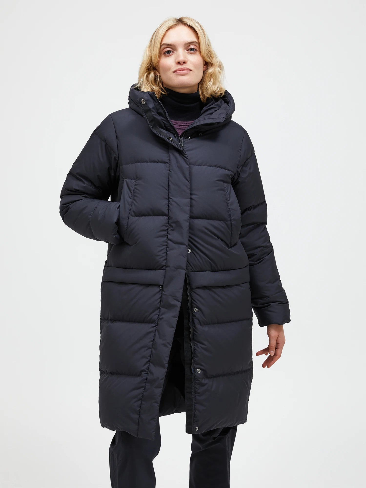 peak-performance-naisten-parkatakki-quiver-down-parka-musta-1