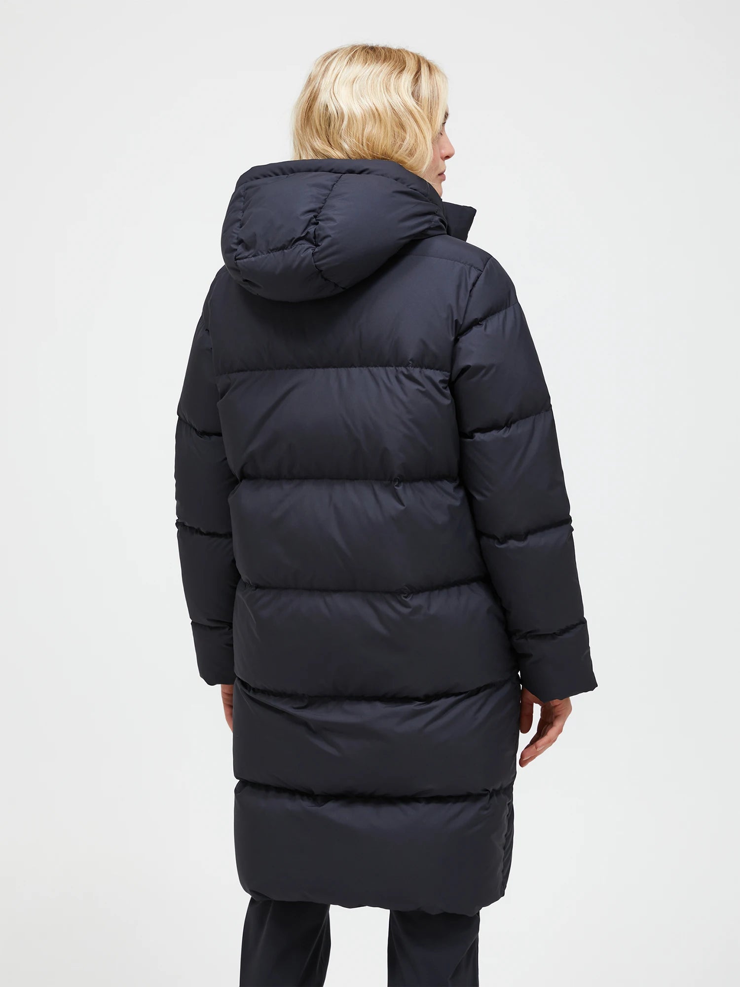 peak-performance-naisten-parkatakki-quiver-down-parka-musta-2