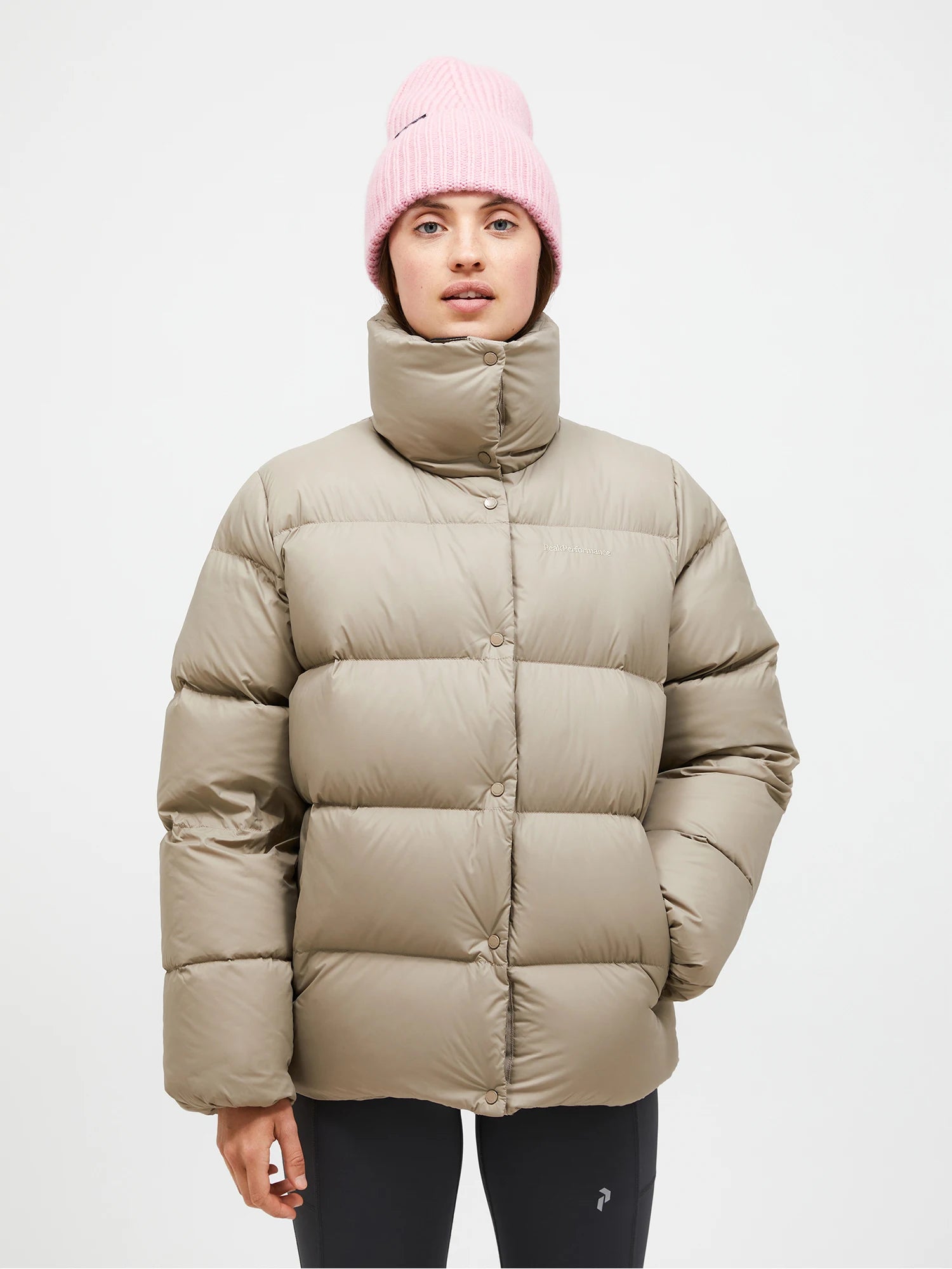 peak-performance-naisten-takki-w-down-puffer-vaalea-beige-1