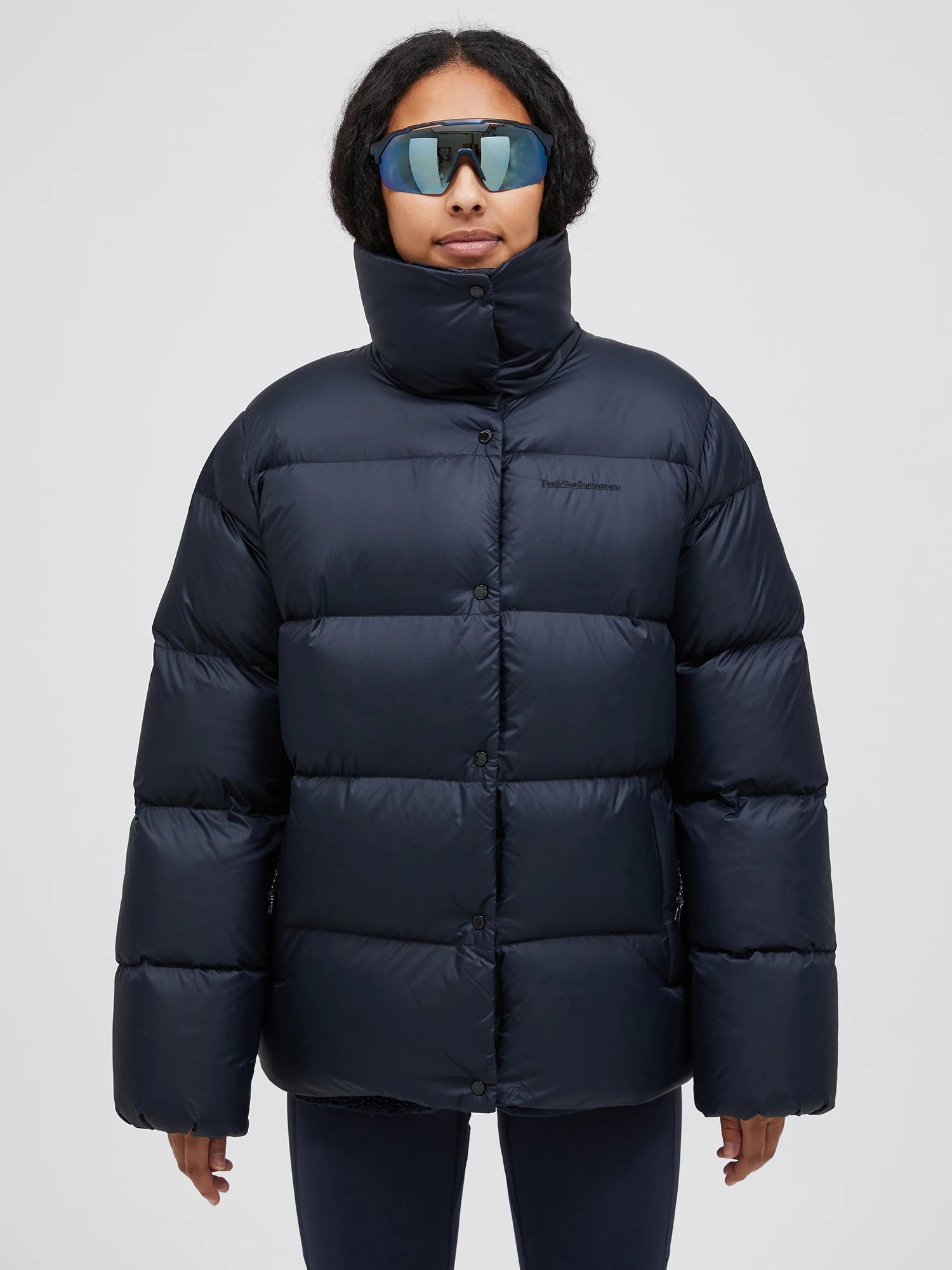 peak-performance-naisten-untuvatakki-w-down-puffer-musta-1