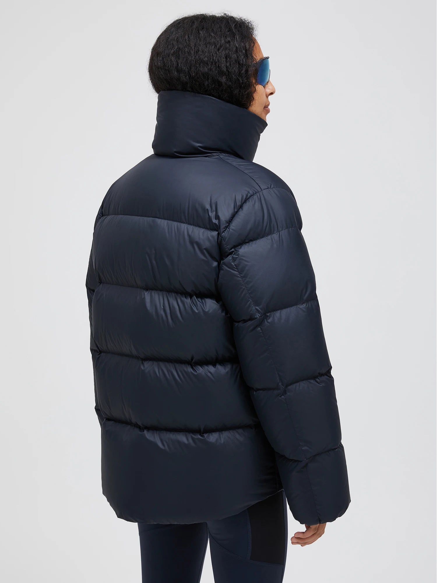 peak-performance-naisten-untuvatakki-w-down-puffer-musta-2