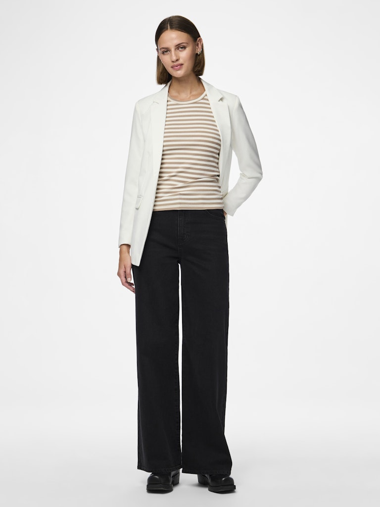 pieces-naisten-bleiseri-pcbozzy-ls-loose-blazer-cloud-dancer-4