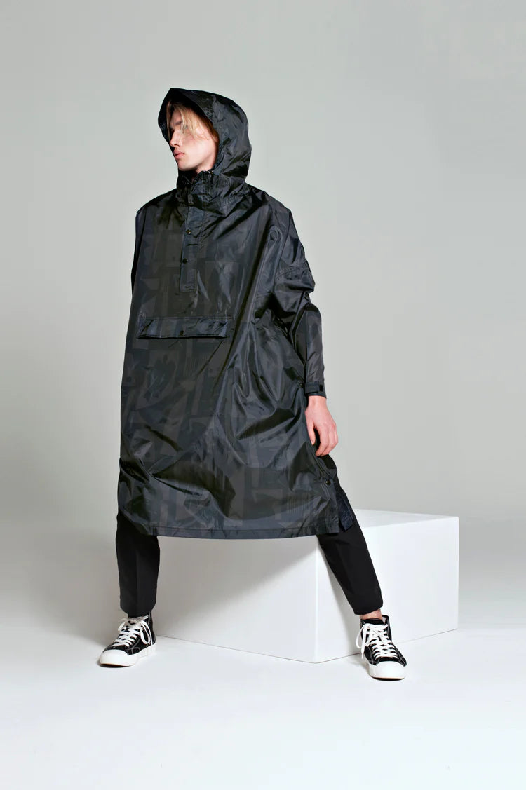 rainkiss-naisten-sadeviitta-back-to-black-camo-hiilenmusta-1
