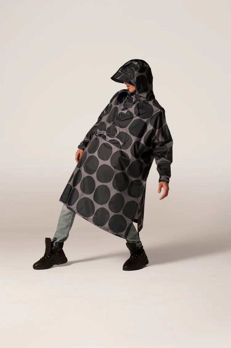 rainkiss-naisten-sadeviitta-black-polka-musta-kuosi-1