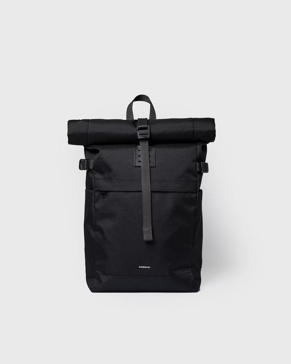 sandqvist-reppu-icon-rolltop-backpack-m-musta-1