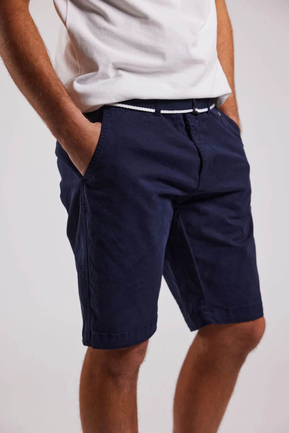 sebago-miesten-shortsit-belted-bermuda-shorts-tummansininen-1