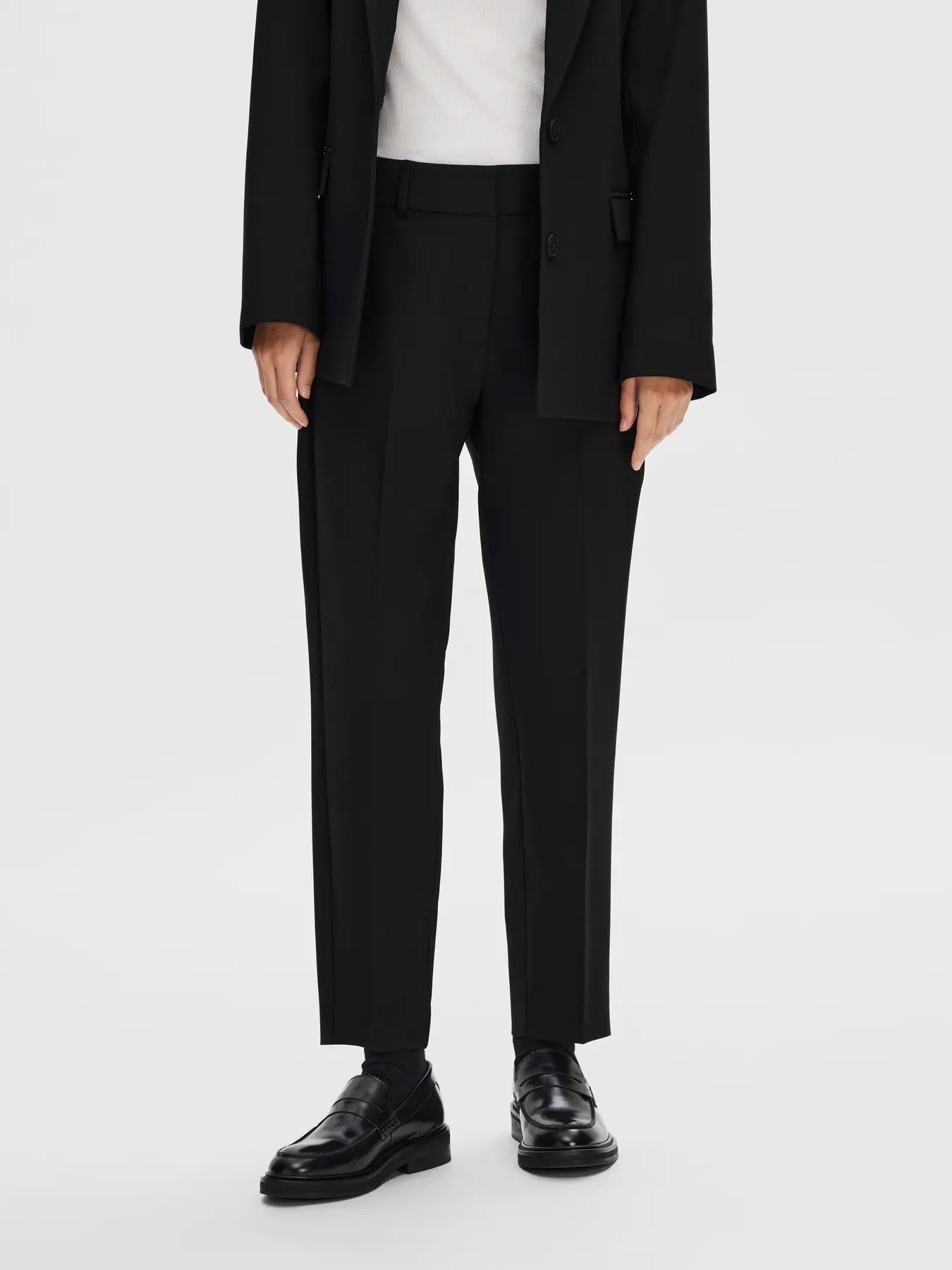selected-femme-naisten-housut-slfrita-ria-mw-cropped-pant-noos-black-1