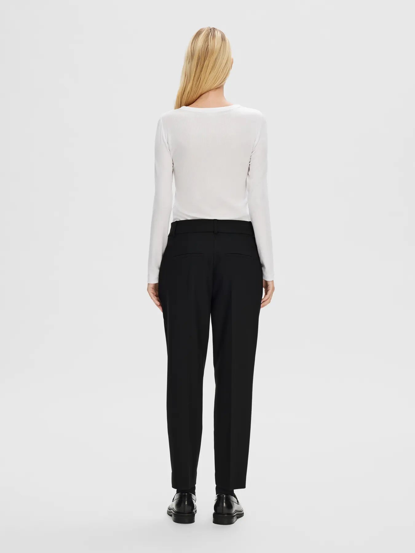 selected-femme-naisten-housut-slfrita-ria-mw-cropped-pant-noos-black-2