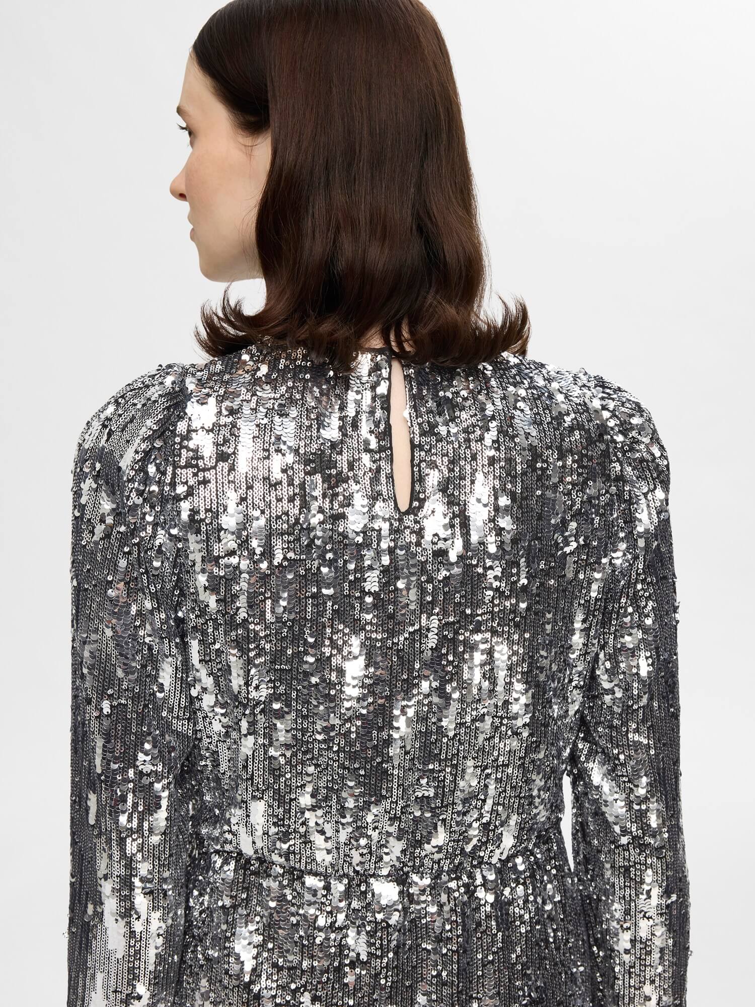 selected-femme-naisten-mekko-slfari-colyn-ls-short-sequins-dress-b-hopeanharmaa-4