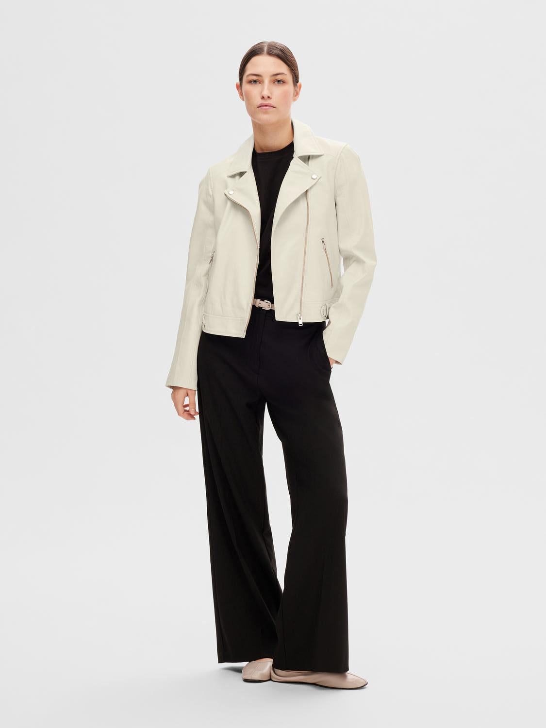 selected-femme-naisten-nahkatakki-katie-leather-jacket-luonnonvalkoinen-4