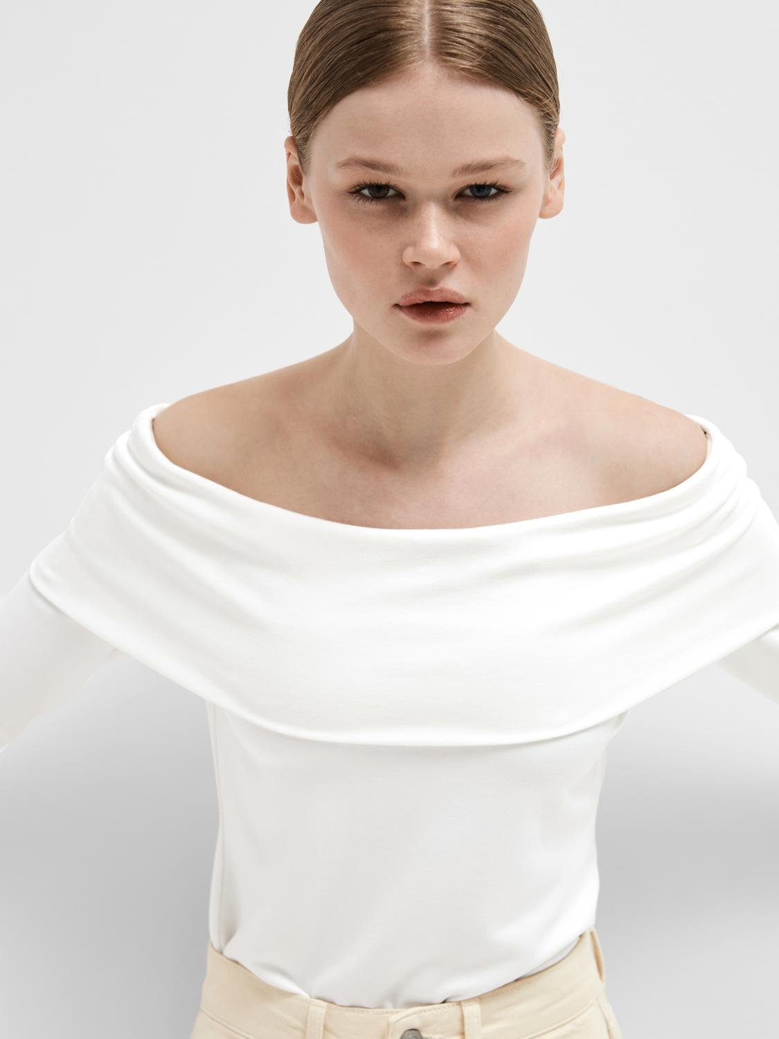 selected-femme-naisten-paita-slfeffie-ls-off-shoulder-top-luonnonvalkoinen-4