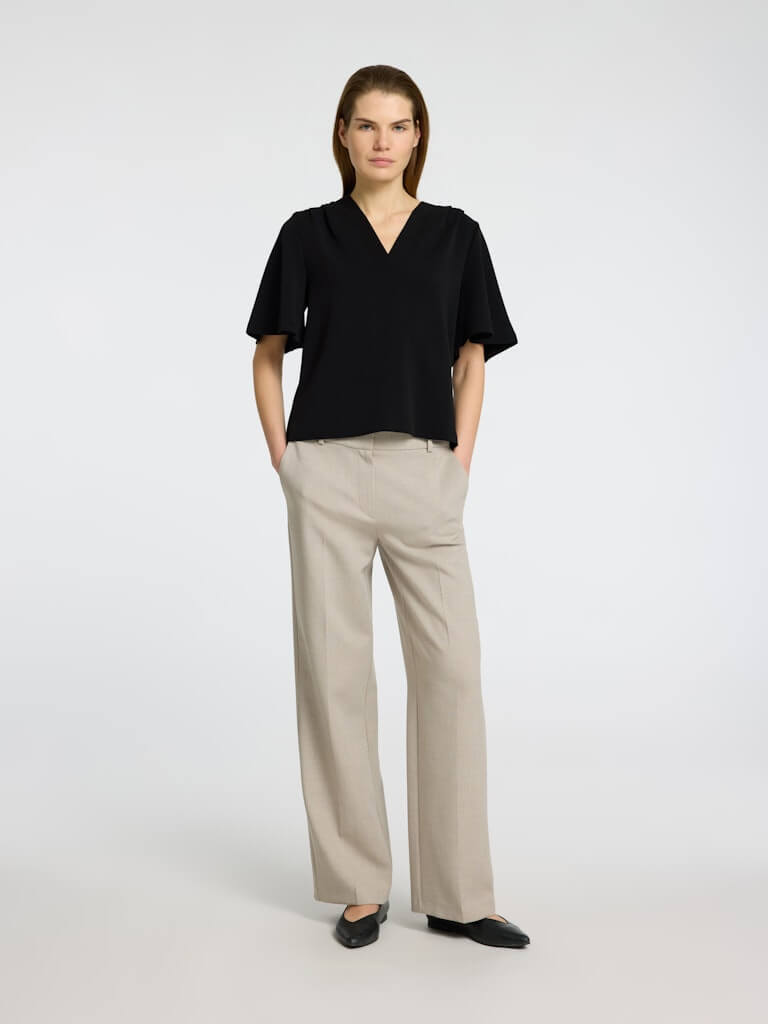 selected-femme-naisten-paita-slftenny-ss-v-neck-top-musta-5