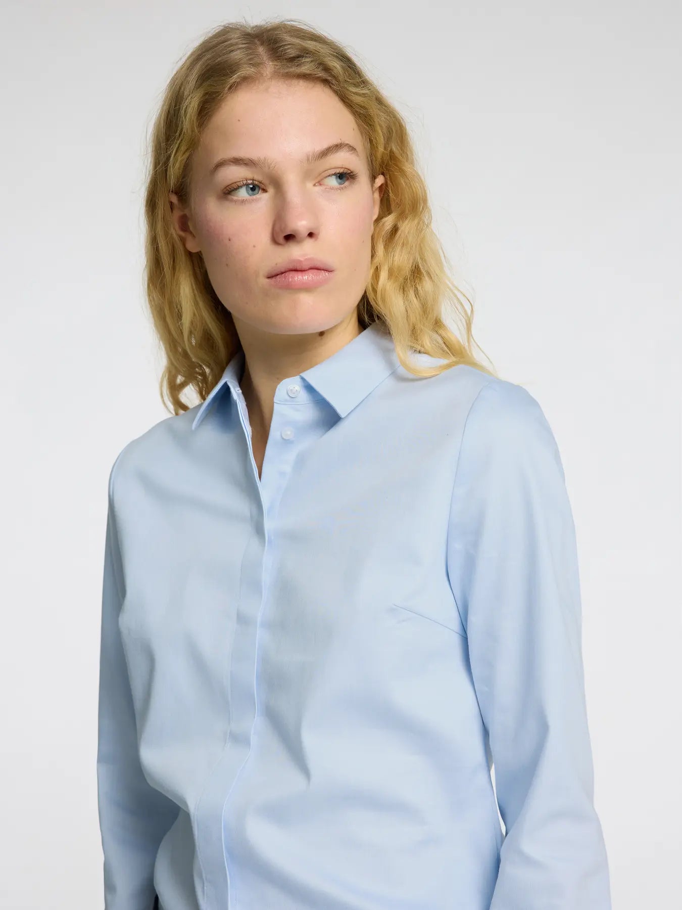 selected-femme-naisten-paitapusero-slfromie-ls-fitted-shirt-light-blue-4