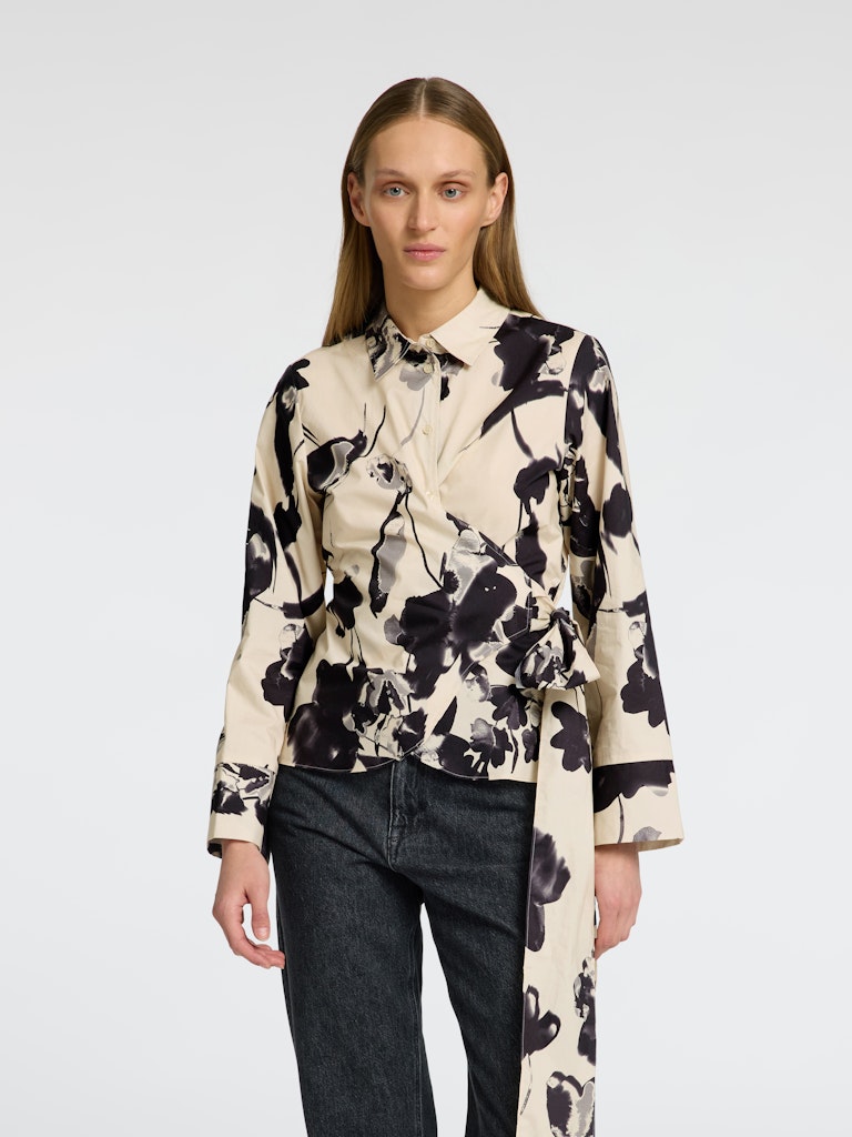 selected-femme-naisten-pusero-slfaviana-ls-aop-wrap-top-valkopohjainen-kuosi-1