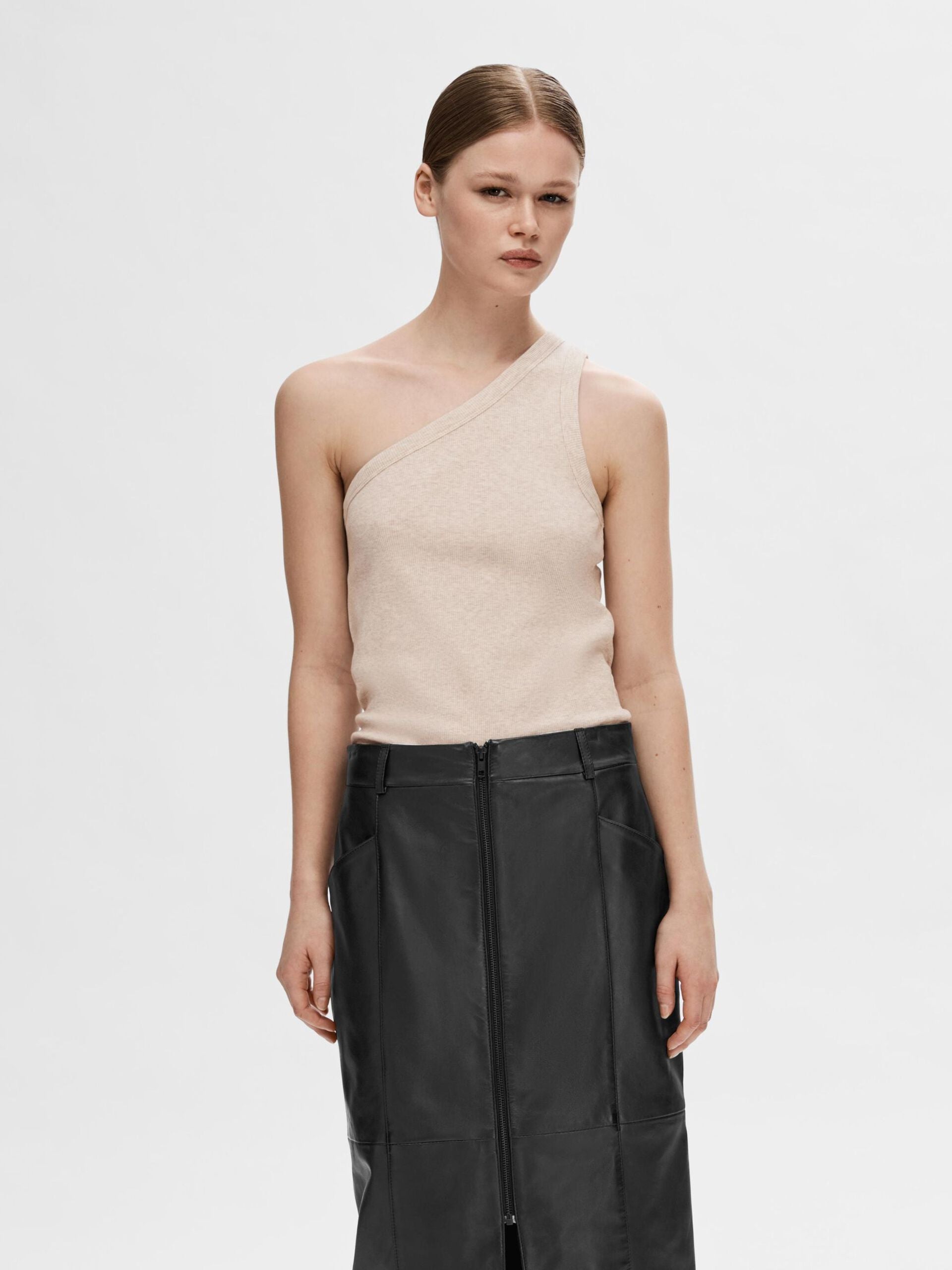 selected-femme-naisten-toppi-slfanna-one-shoulder-top-luonnonvalkoinen-1