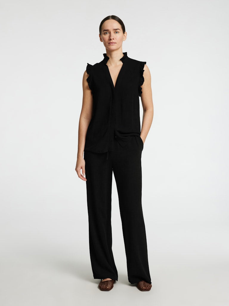 selected-femme-naisten-toppi-slfviva-sl-ruffle-top-musta-3