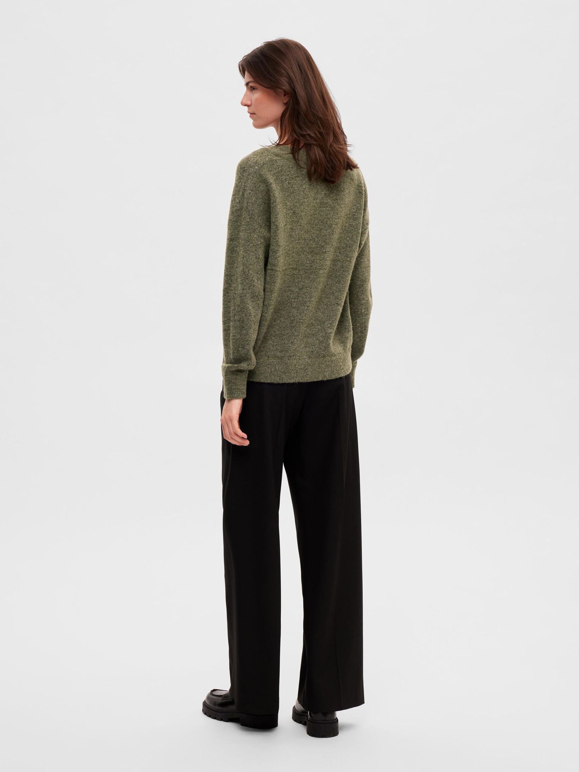 selected-femme-neule-slfmaline-ls-knit-v-neck-armeijanvihrea-3