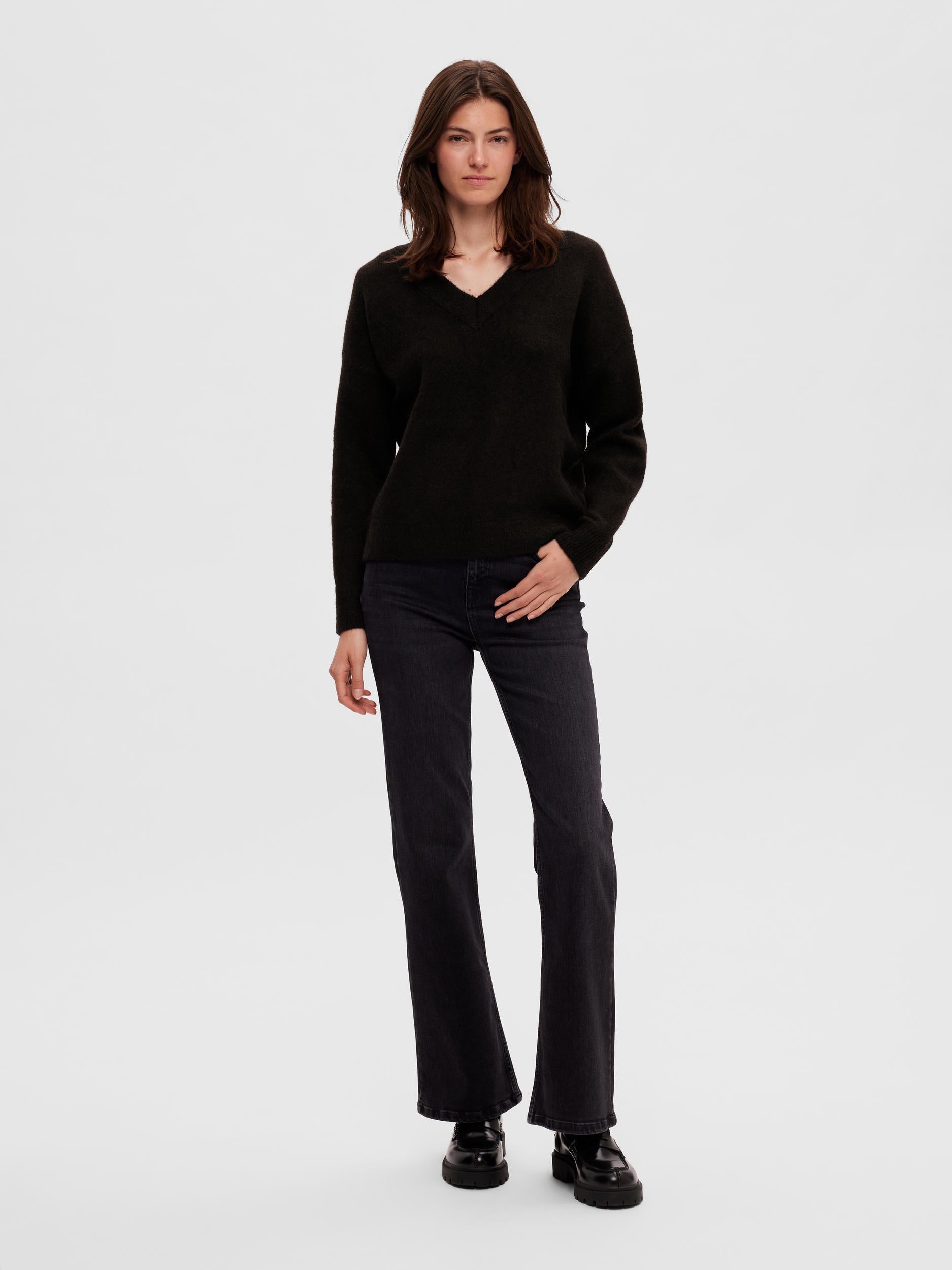 selected-femme-neule-slfmaline-ls-knit-v-neck-musta-5