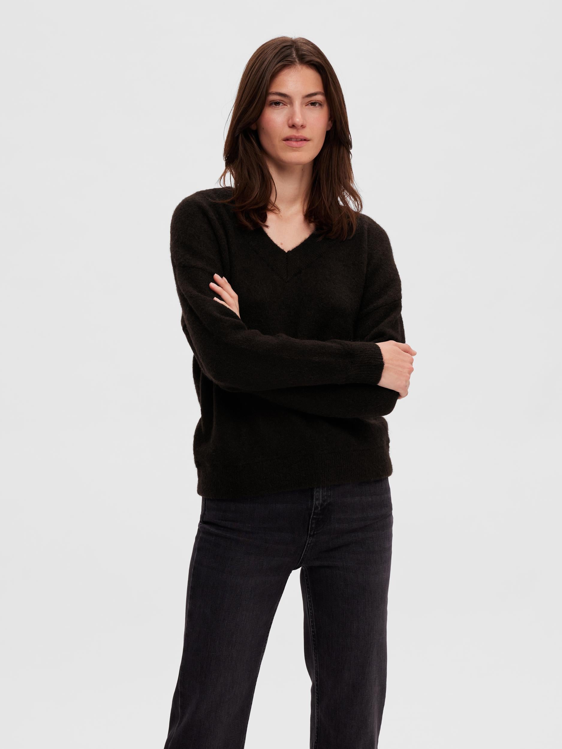 selected-femme-neule-slfmaline-ls-knit-v-neck-musta-6