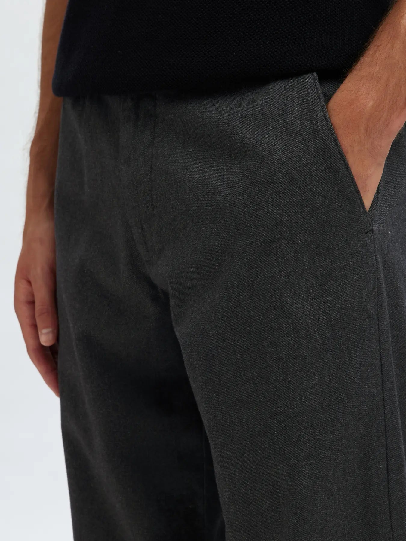 selected-housut-miles-brushed-pants-dark-grey-structure-4