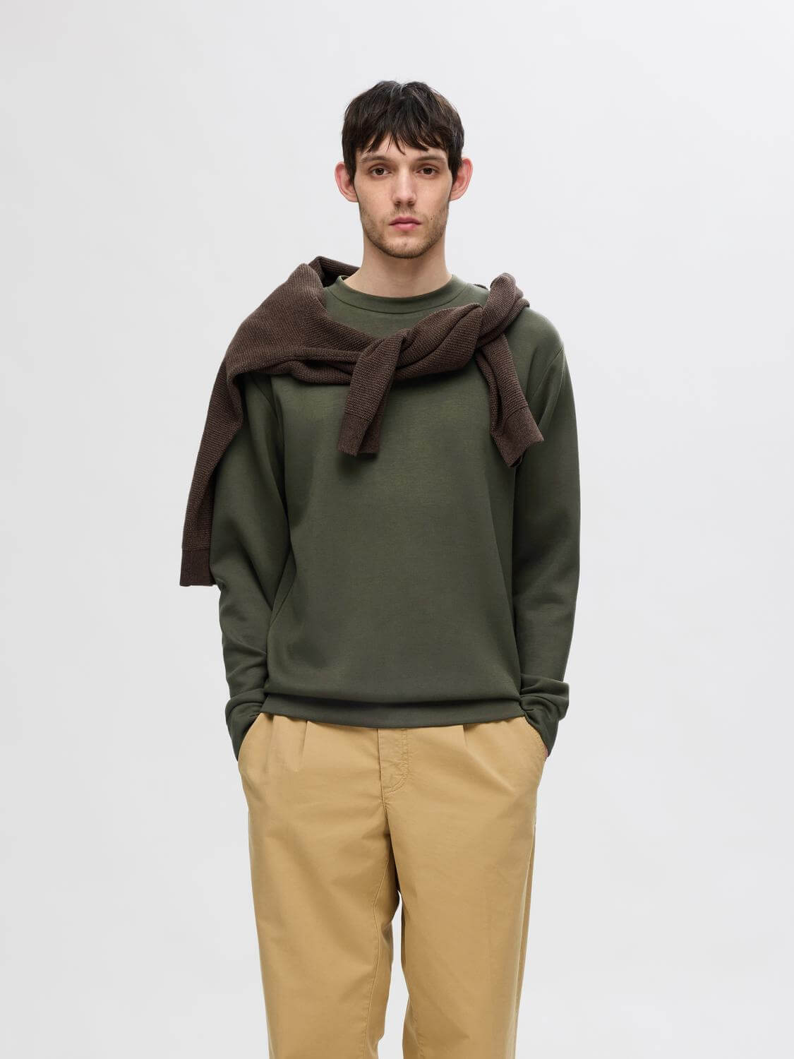 selected-miesten-college-manuel-soft-crew-neck-armeijanvihrea-1