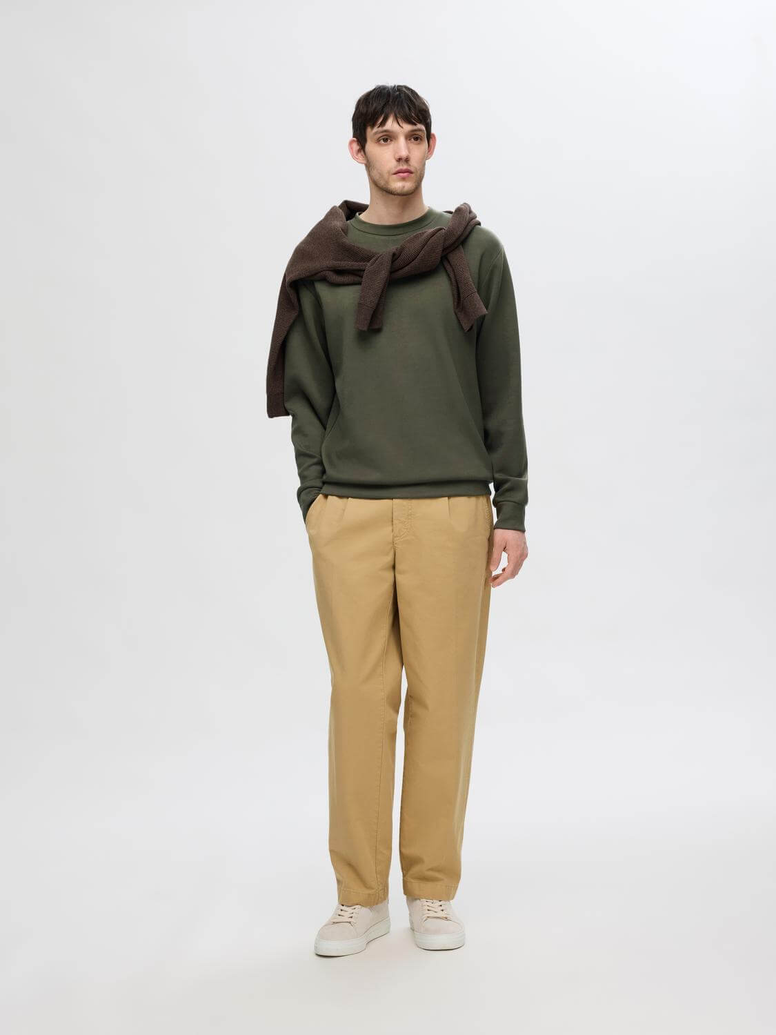 selected-miesten-college-manuel-soft-crew-neck-armeijanvihrea-3