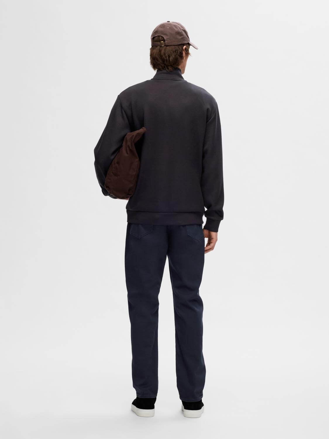 selected-miesten-collegepusero-manuel-soft-zip-high-new-sweat-musta-4