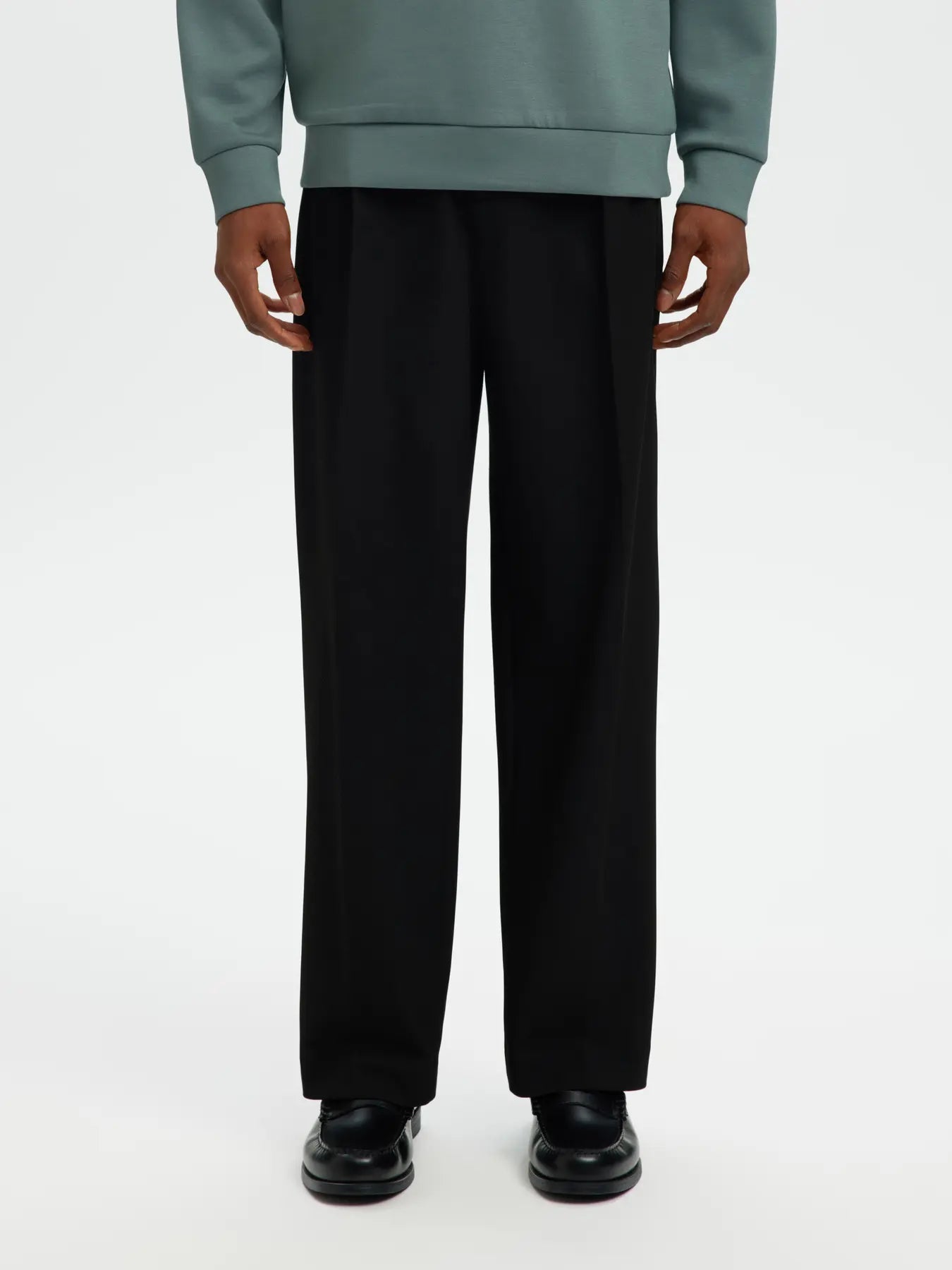 selected-miesten-housut-slh-loose-finn-flex-pants-black-1