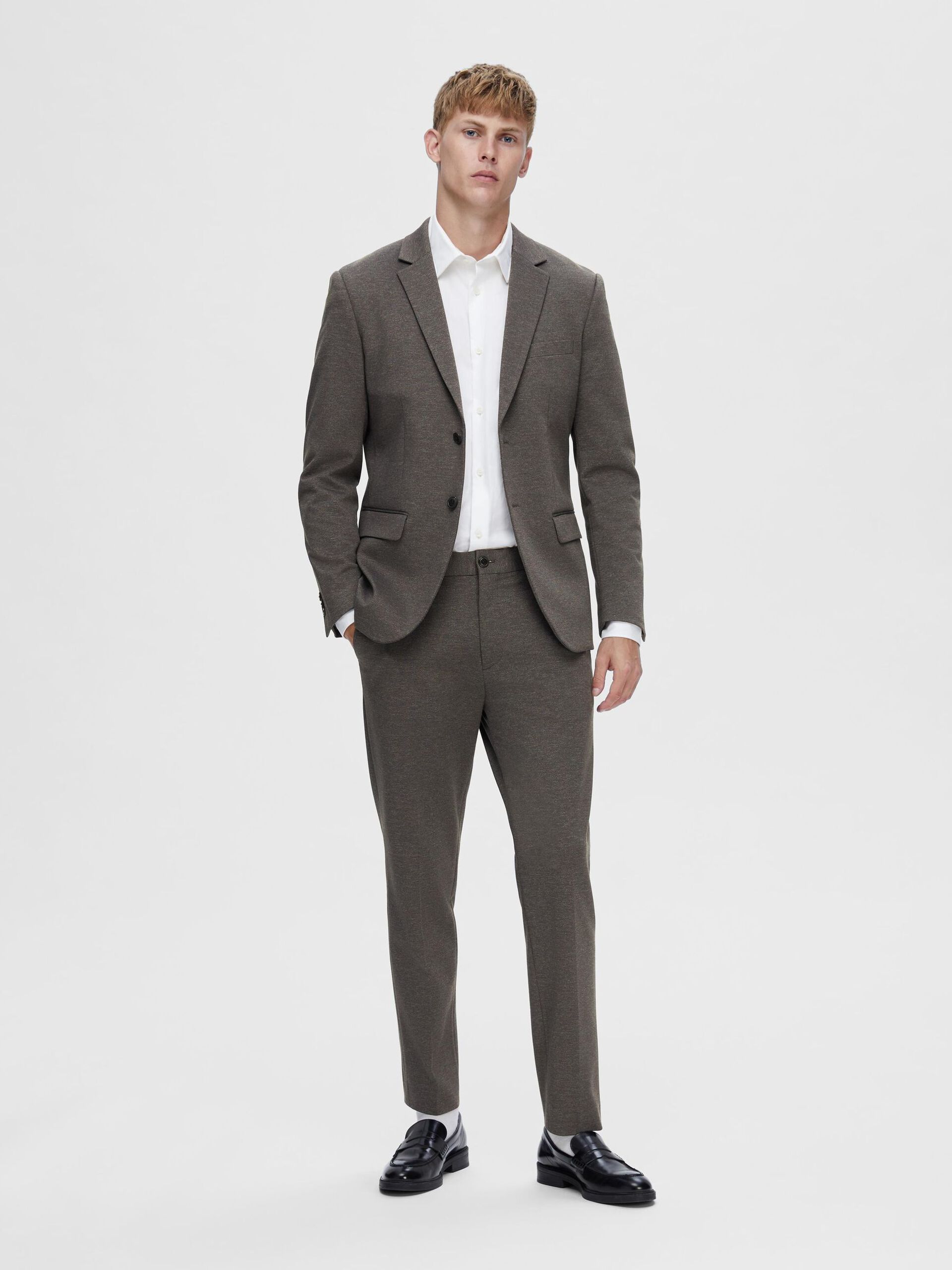 selected-miesten-housut-slim-aitor-trouser-nos-ruskea-kuosi-3