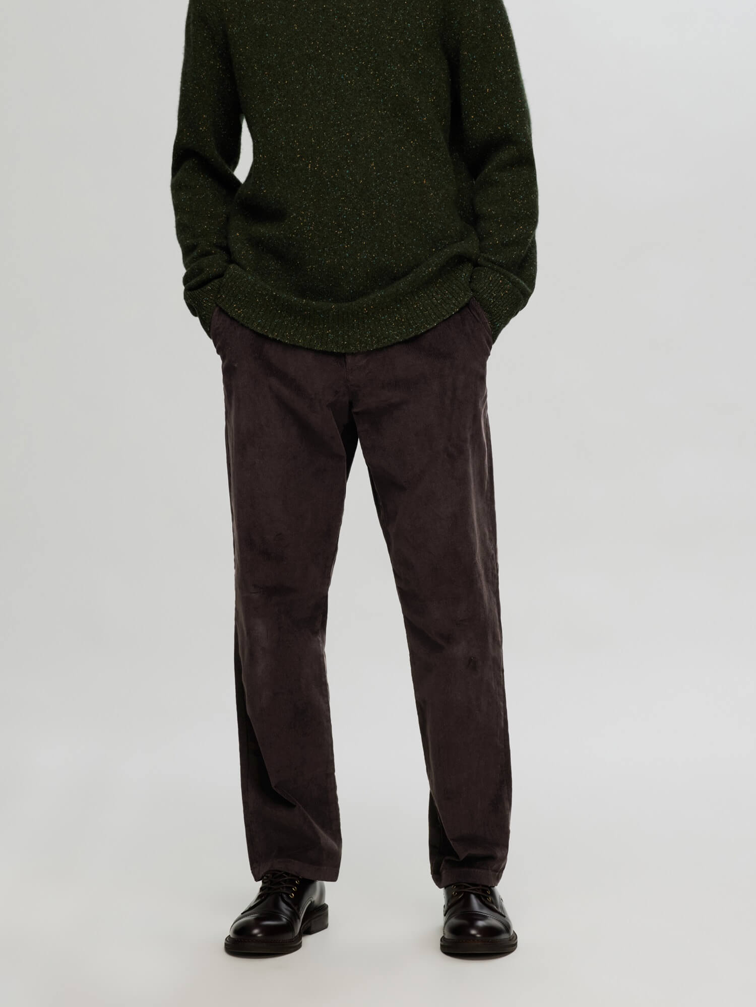 selected-miesten-housut-straight-miles-cord-pant-nos-tummanruskea-1
