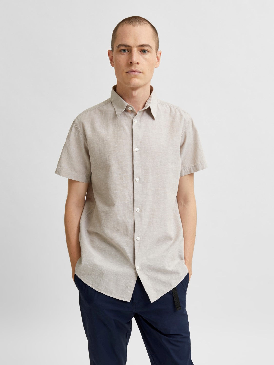 selected-miesten-kauluspaita-new-linen-shirt-hiekka-1