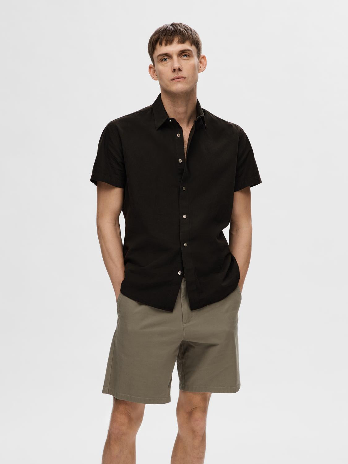 selected-miesten-kauluspaita-new-linen-shirt-musta-1