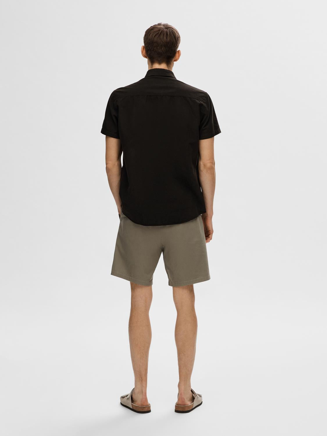 selected-miesten-kauluspaita-new-linen-shirt-musta-3