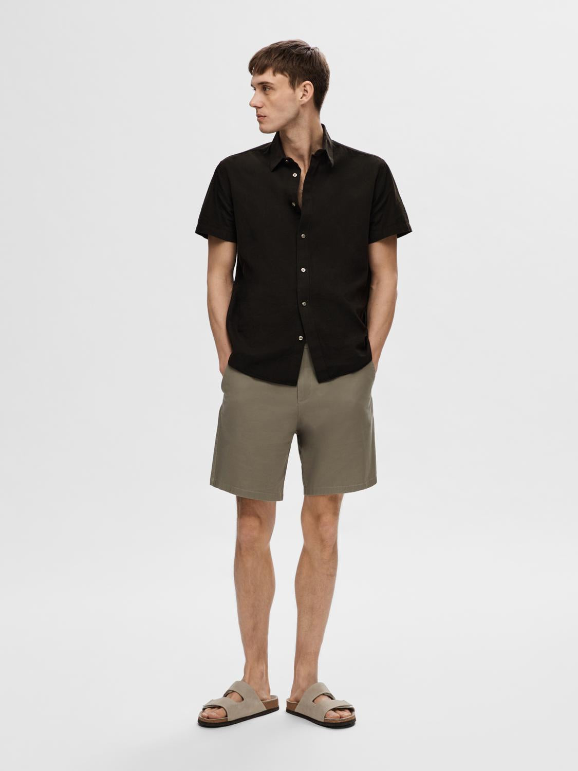 selected-miesten-kauluspaita-new-linen-shirt-musta-4