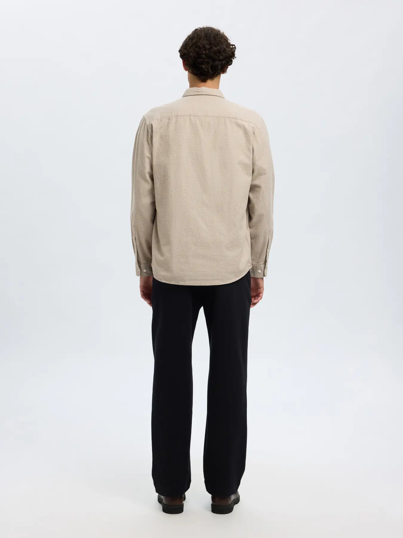 selected-miesten-kauluspaita-reg-noah-brushed-twist-shirt-egret-twisted-chinchilla-2