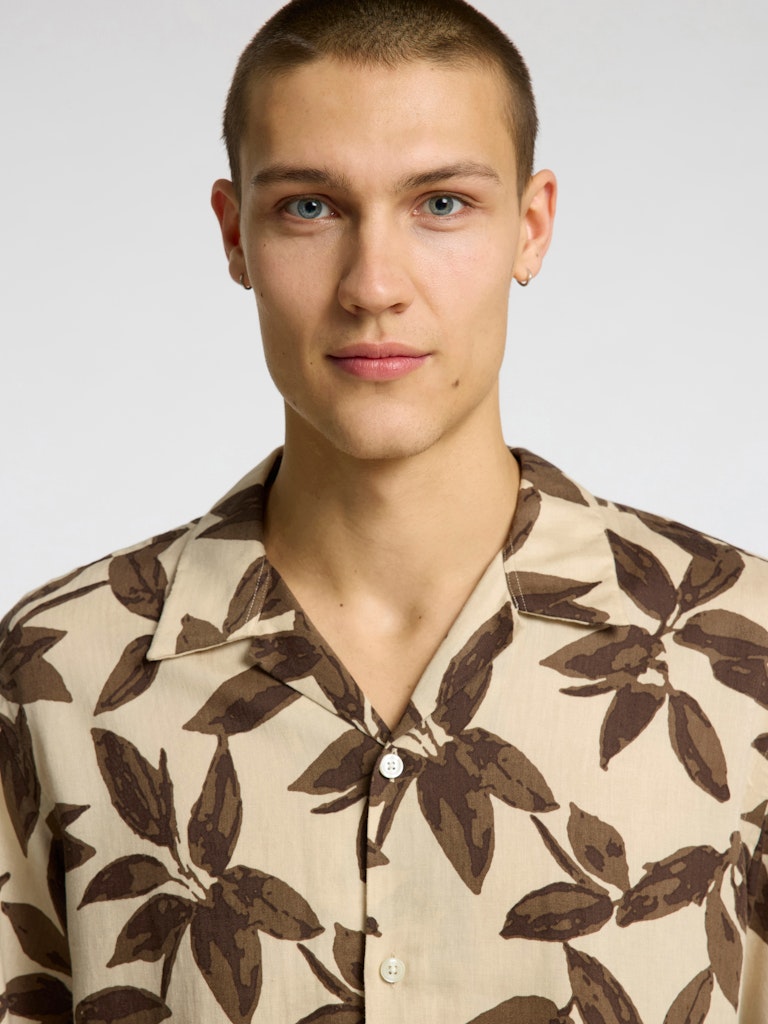 selected-miesten-kauluspaita-regnoa-ss-resort-ruskea-kuosi-4