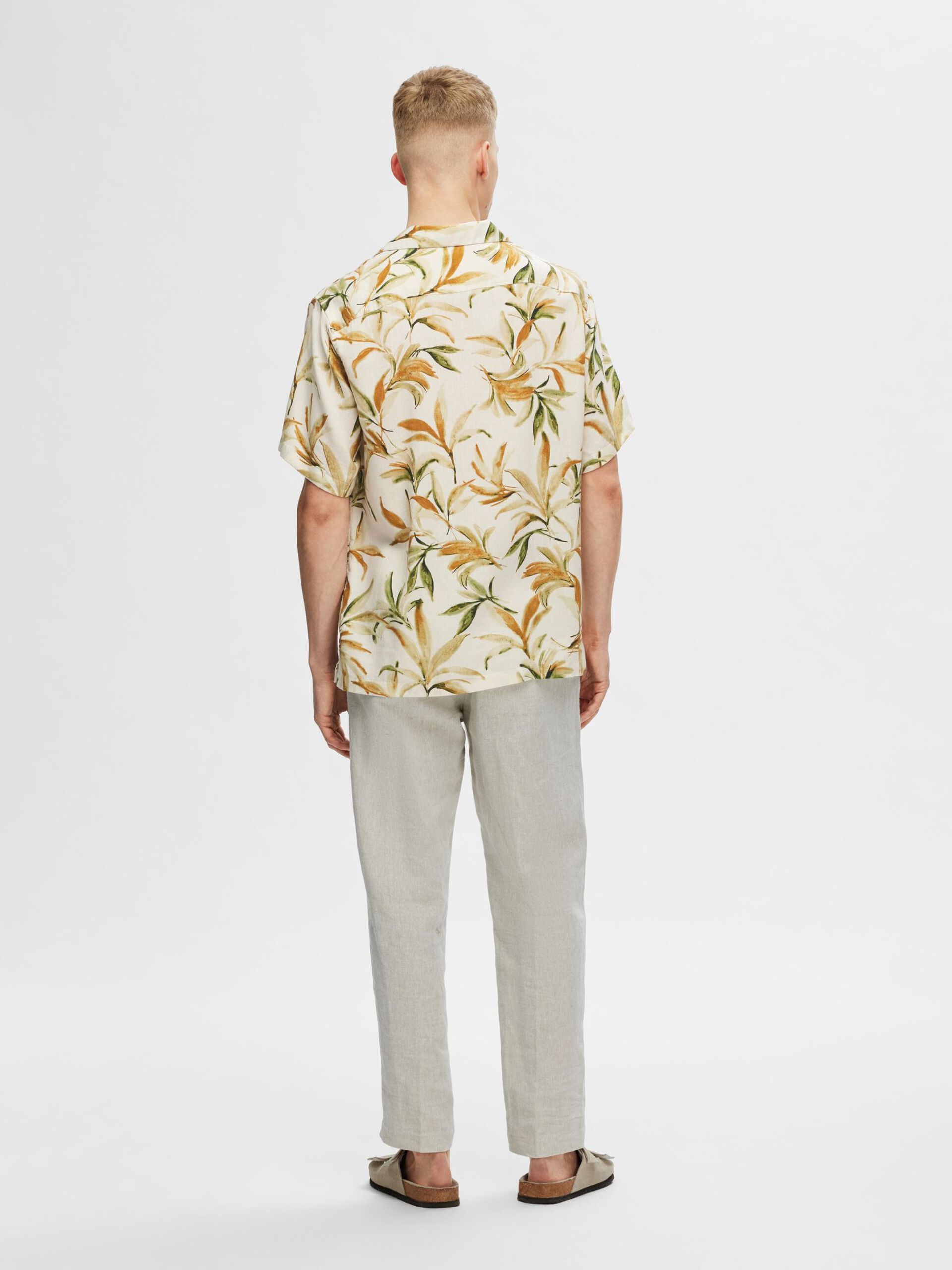 selected-miesten-kauluspaita-regnoa-ss-resort-valkopohjainen-kuosi-2