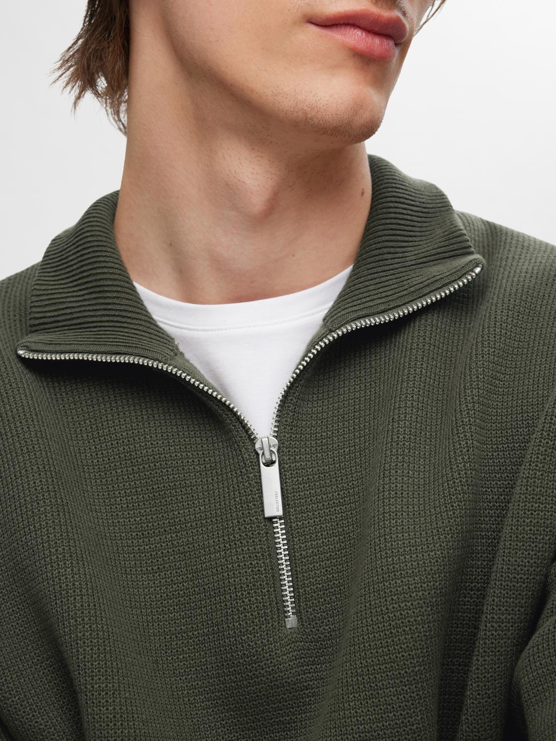 selected-miesten-neulepusero-dane-ls-knit-structure-half-zip-armeijanvihrea-3