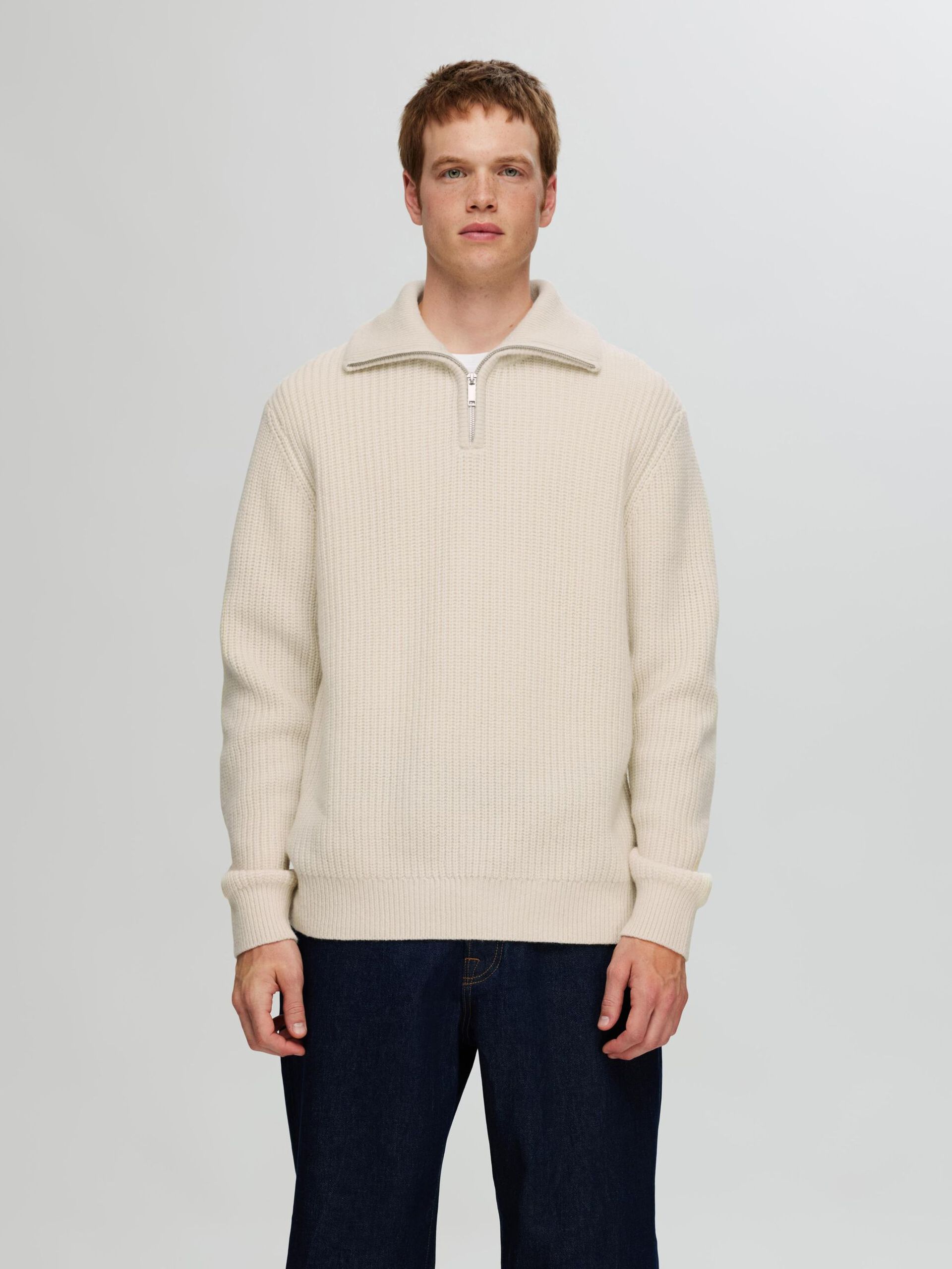 selected-miesten-neulepusero-land-ls-knit-halfzip-luonnonvalkoinen-1