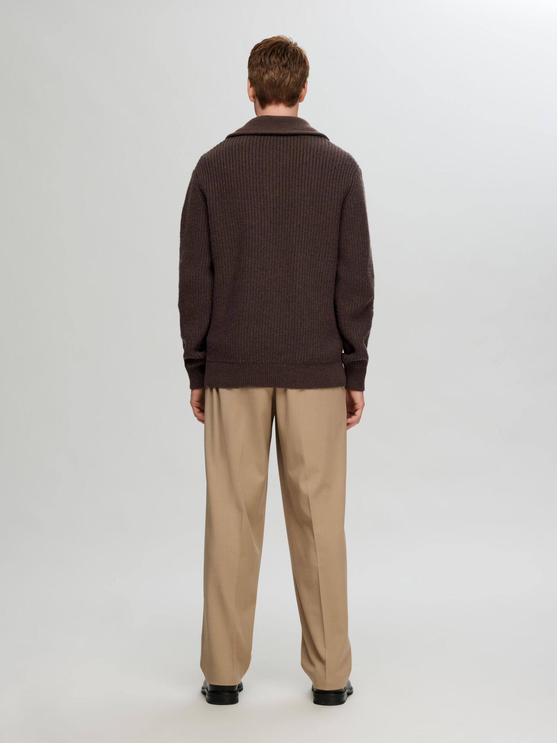 selected-miesten-neulepusero-land-ls-knit-halfzip-tummanruskea-2