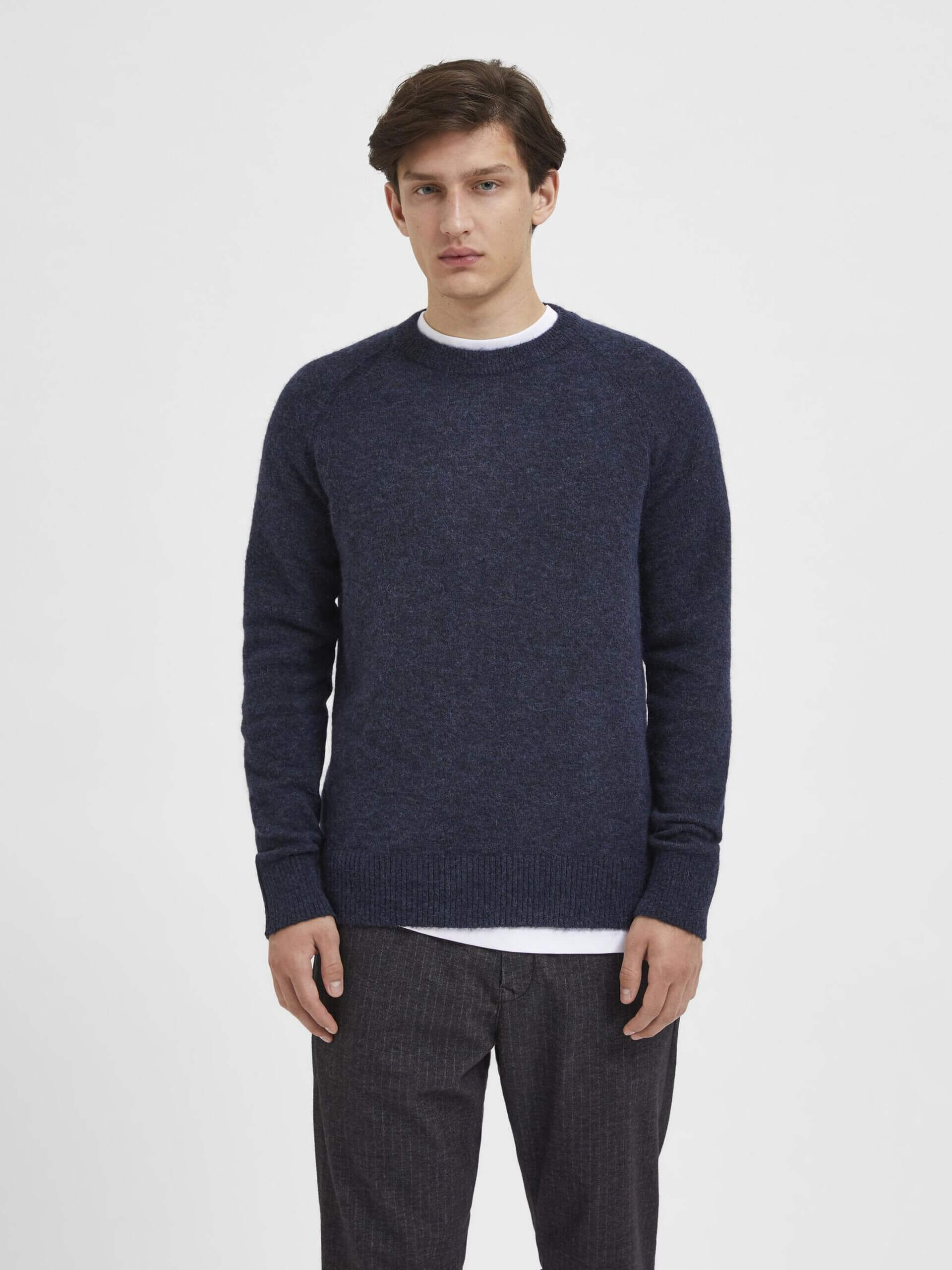 selected-miesten-neulepusero-rai-ls-knit-crewneck-tummansininen-1