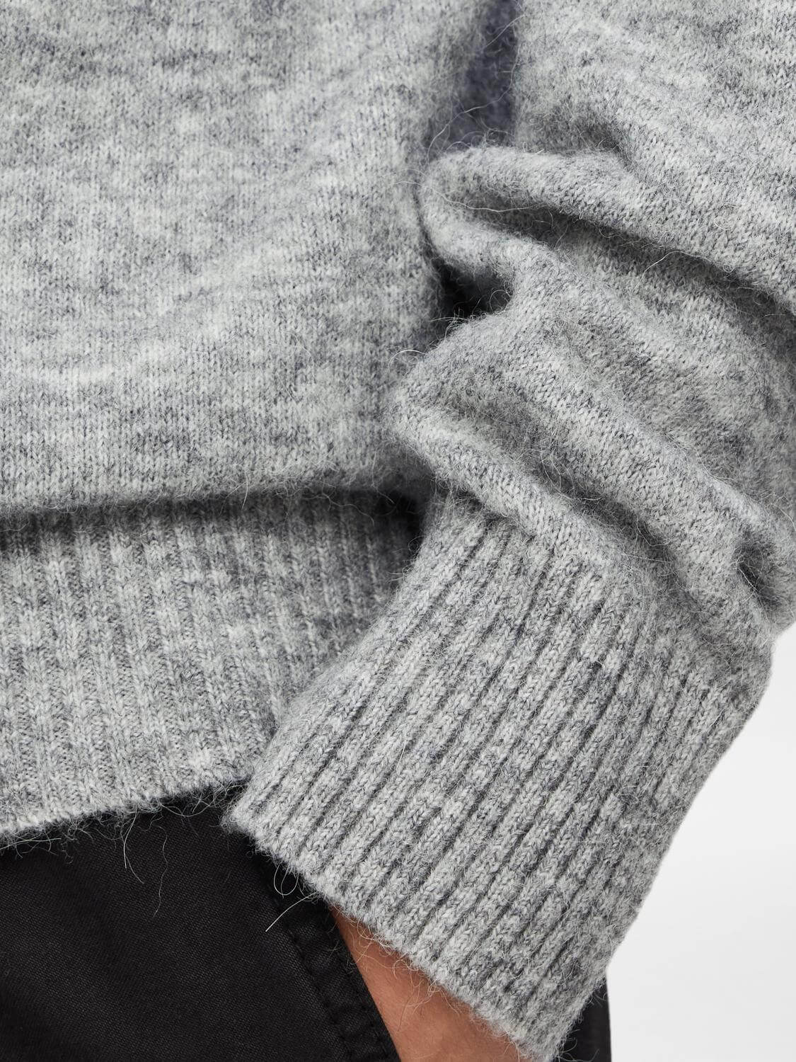 selected-miesten-neulepusero-rai-ls-knit-crewneck-vaaleanharmaa-4