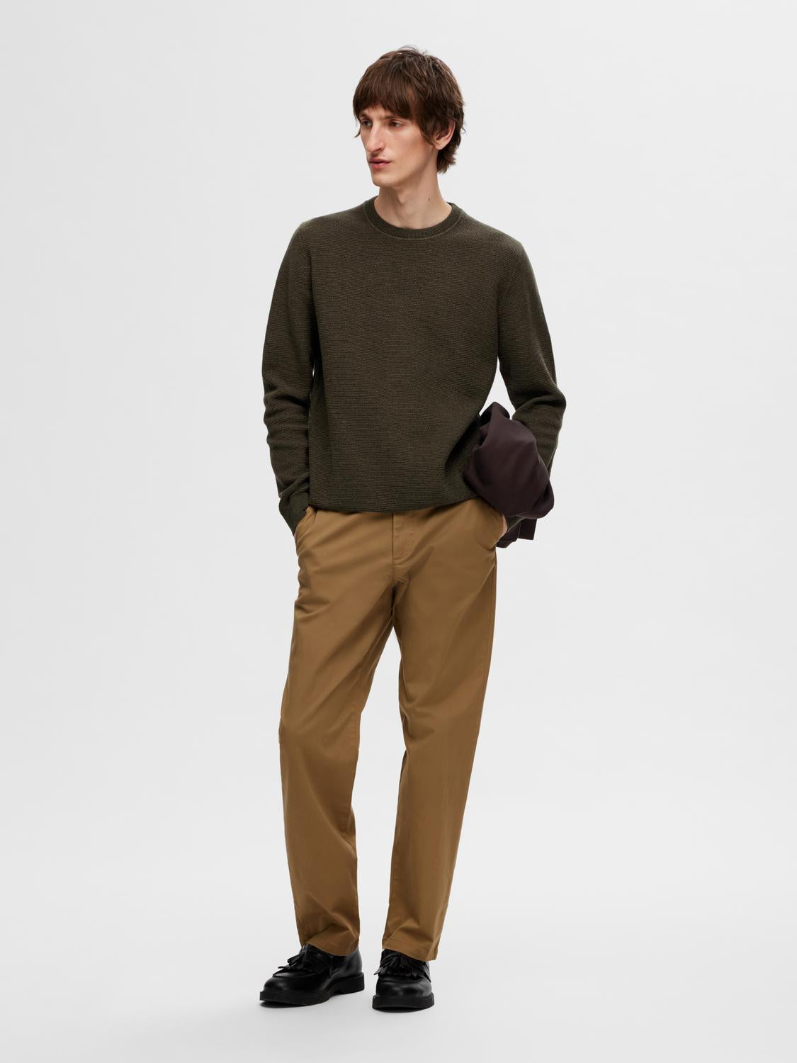selected-miesten-neulepusero-ross-ls-knit-structure-nos-organic-cotto-armeijanvihrea-4