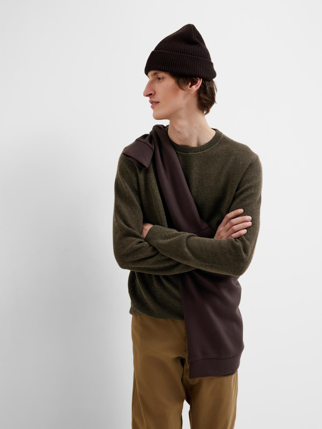 selected-miesten-neulepusero-ross-ls-knit-structure-nos-organic-cotto-armeijanvihrea-5
