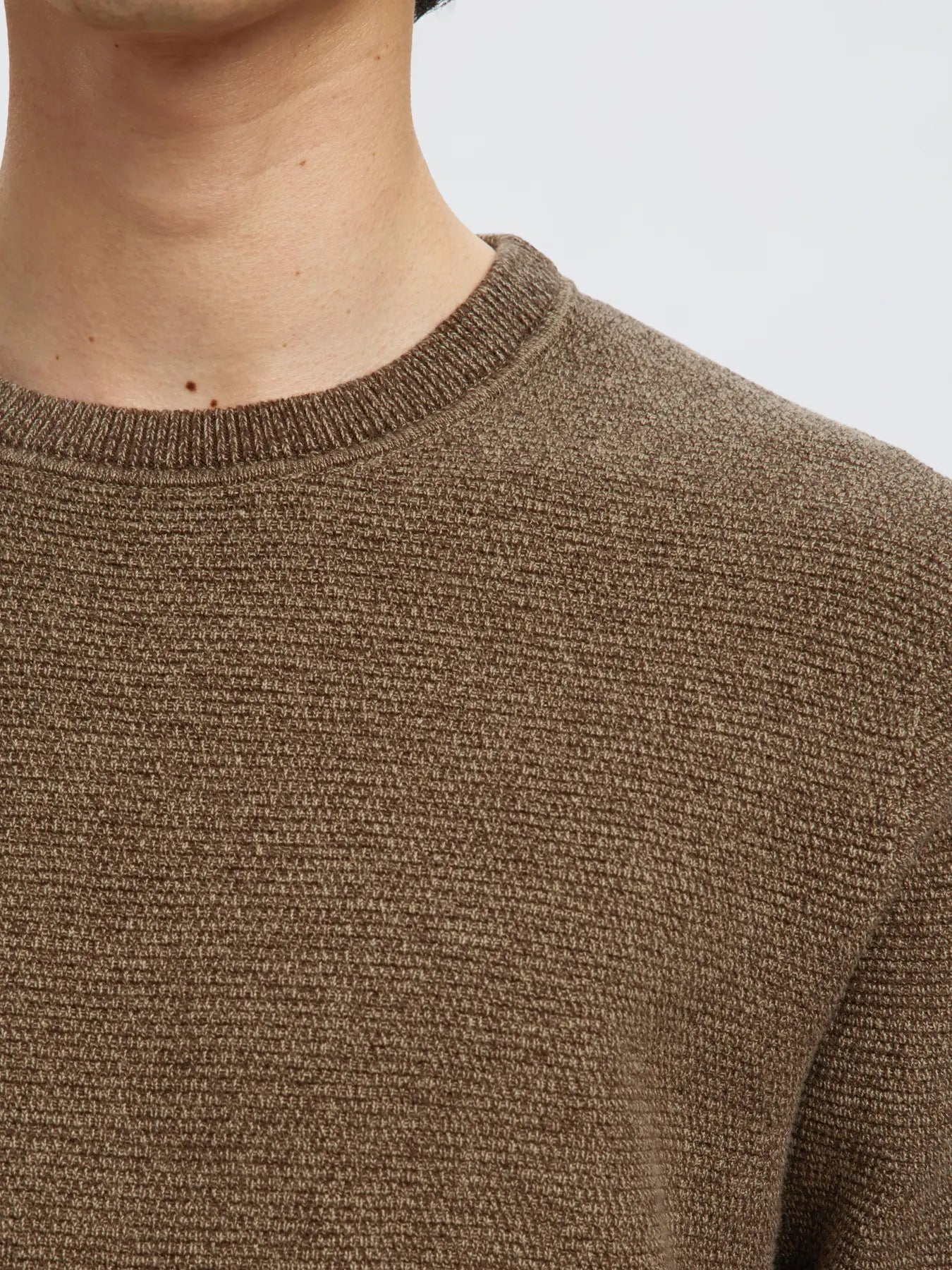 selected-miesten-neulepusero-ross-ls-knit-structure-nos-organic-cotto-demitasse-melange-4