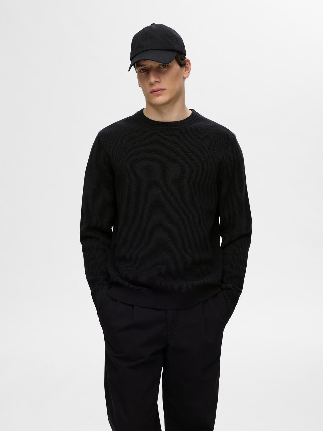 selected-miesten-neulepusero-ross-ls-knit-structure-nos-organic-cotto-musta-1