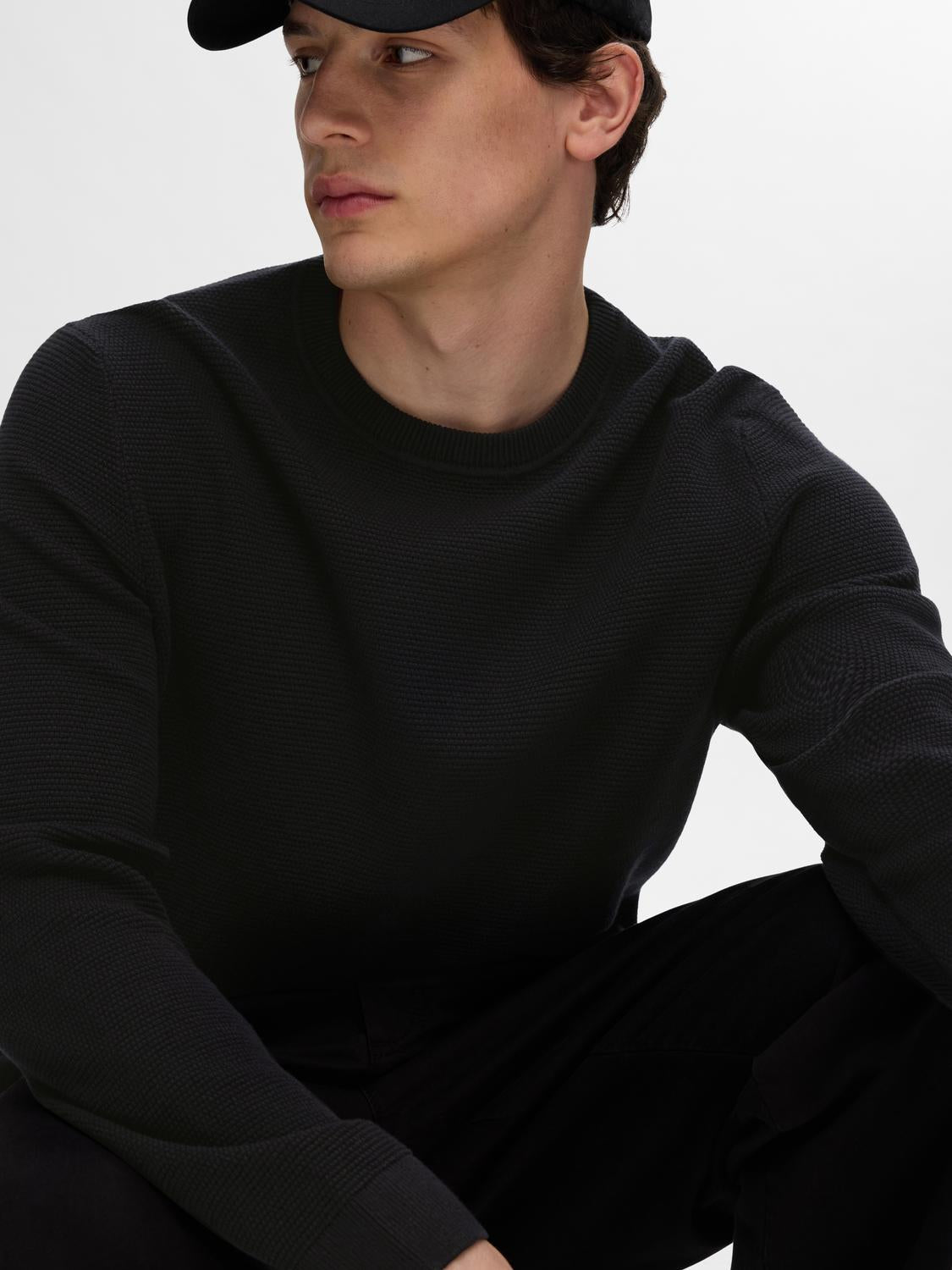 selected-miesten-neulepusero-ross-ls-knit-structure-nos-organic-cotto-musta-5
