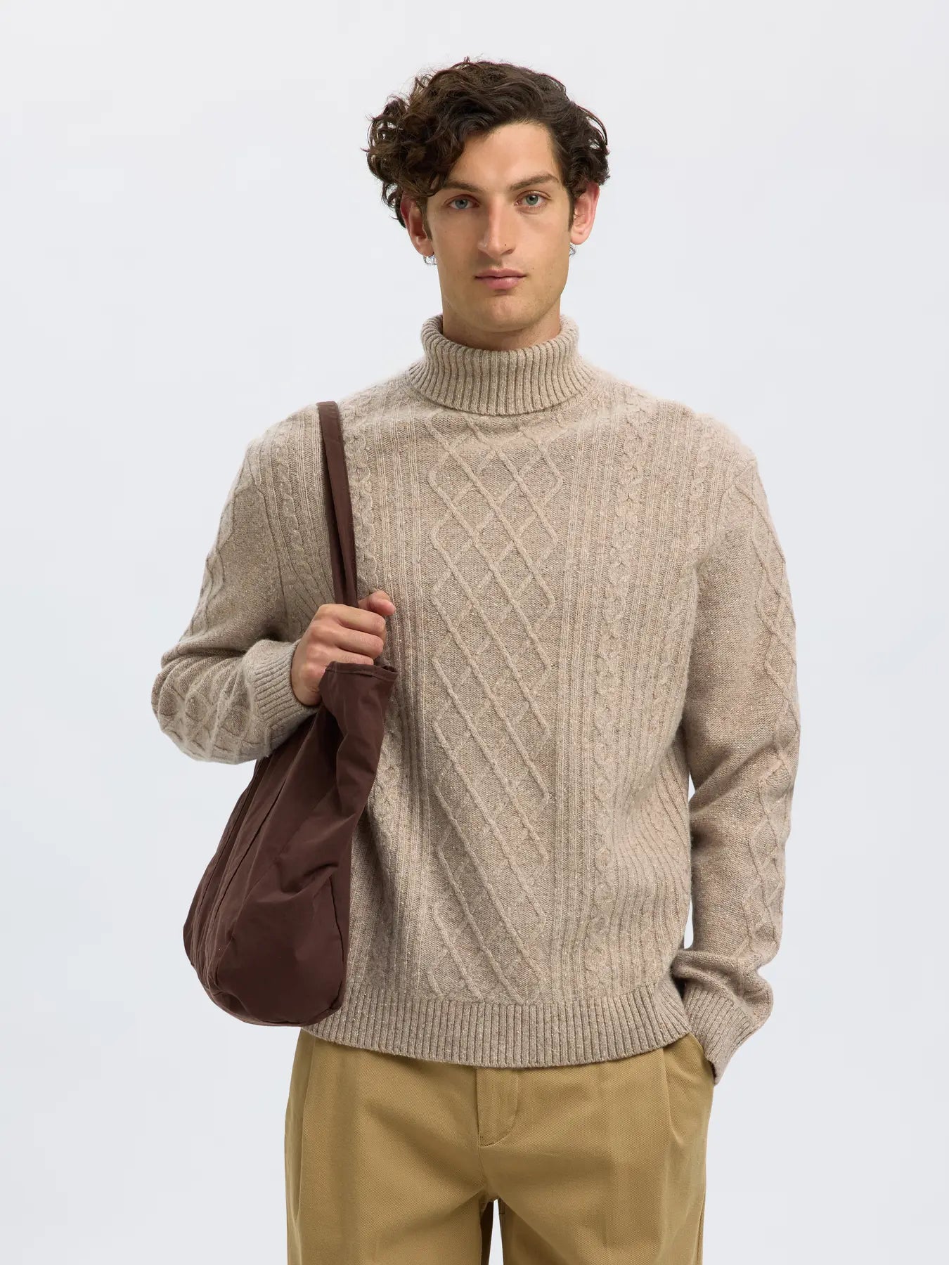 selected-miesten-neulepusero-slhneil-ls-knit-relaxed-cable-roll-neck-oatmeal-neps-1