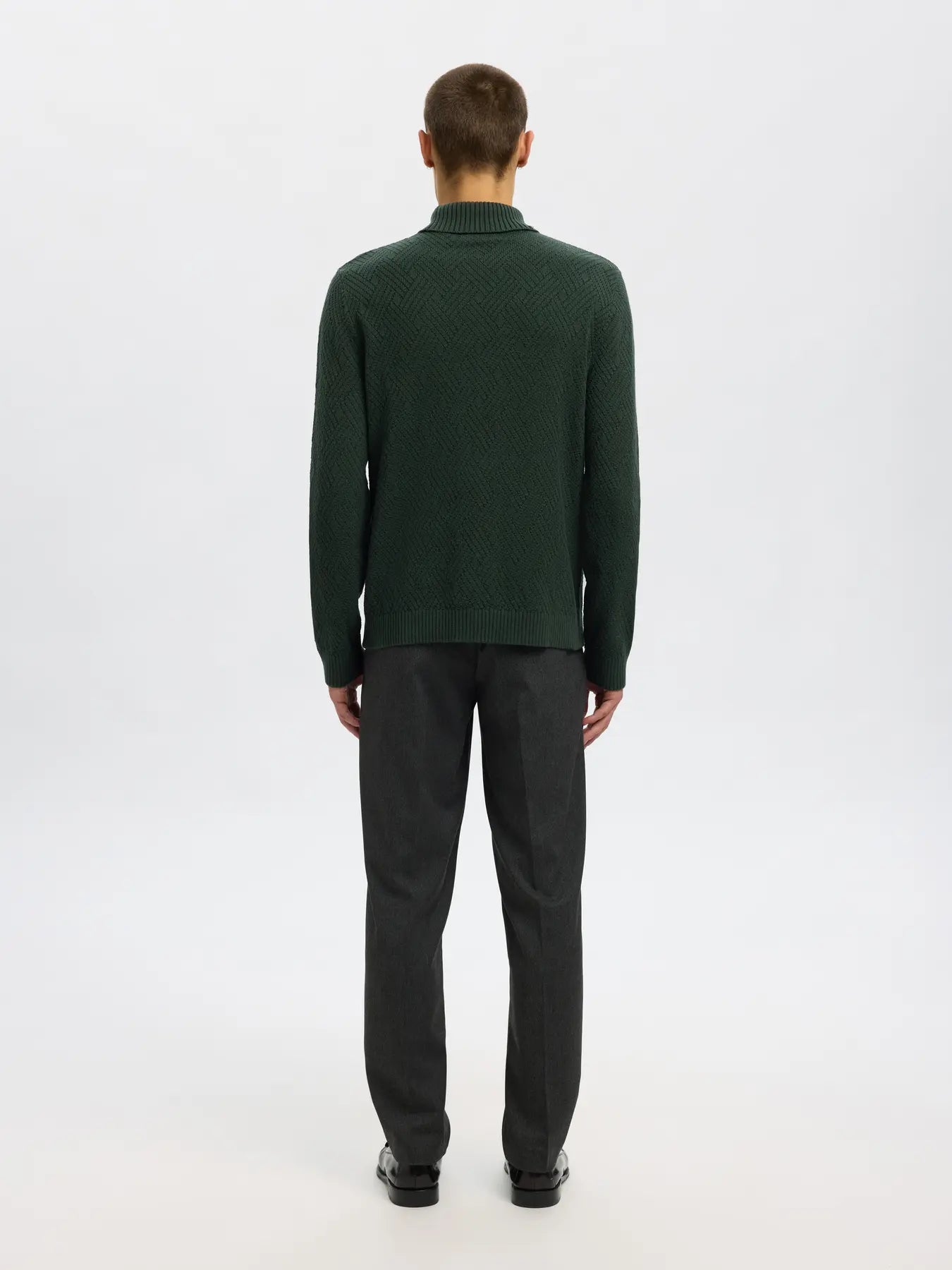 selected-miesten-neulepusero-trevor-ls-knit-structure-roll-neck-deep-forest-2